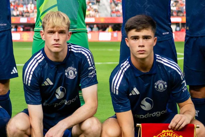 2 cầu thủ rời MU trong tháng này