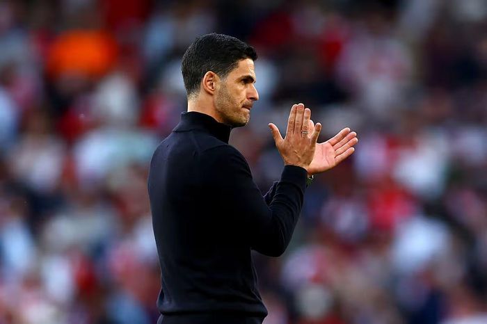 2 thẻ đỏ khiến Arsenal mất chức vô địch Premier League