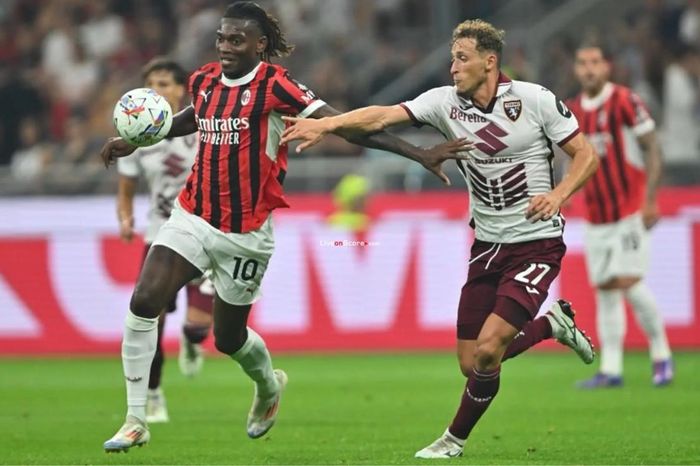 AC Milan tiếp tục bám đuổi Inter Milan