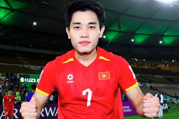 AFC dùng 2 từ 'đẳng cấp' để nói về bàn thắng của Đình Bắc