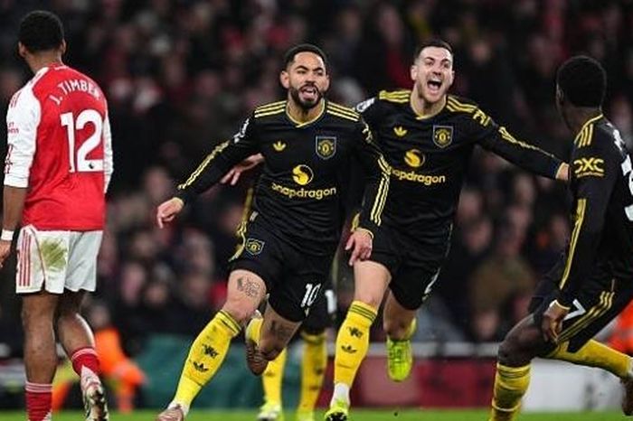 Arsenal 2-3 Man Utd: Quỷ đỏ đánh sập Emirates, chấm dứt 9 năm chờ đợi