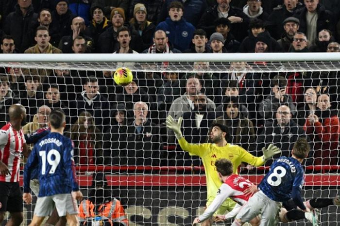 Arsenal bị Brentford cầm hòa 1-1: Đòn trừng phạt từ vũ khí ném biên sở trường