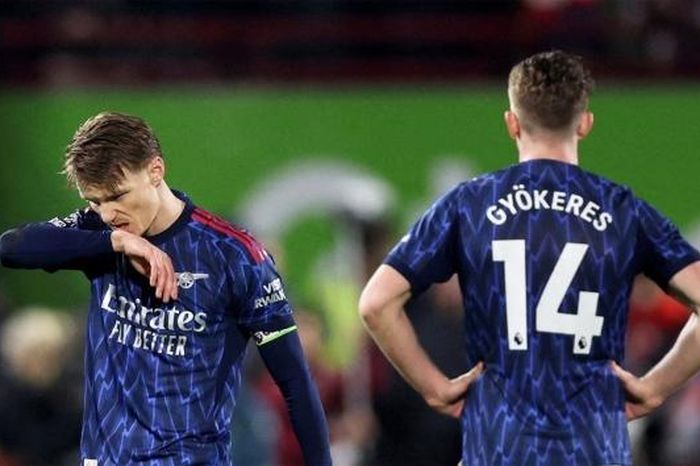 Arsenal bị chia điểm ở Ngoại hạng Anh