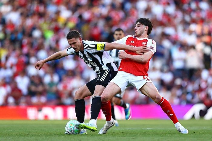 Arsenal đòi lại ngôi đầu, Liverpool áp sát Top 3; Xuân Son kém duyên ngày Nam Định bị cầm hòa