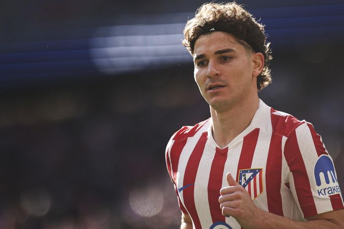 Arsenal kéo Julian Alvarez trở lại Ngoại hạng Anh
