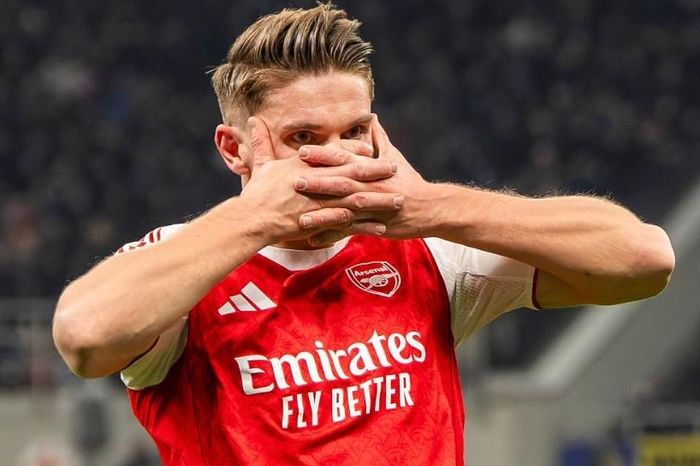 Arsenal làm nên lịch sử ở Champions League