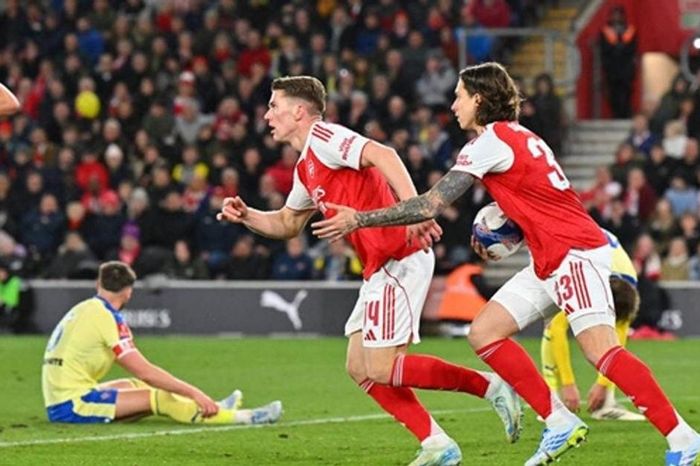Arsenal nắm 97% cơ hội vô địch Ngoại hạng Anh bất chấp biến động tại đấu trường cúp