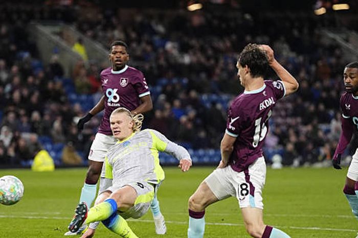 Arsenal nắm lợi thế tâm lý trong cuộc đua vô địch sau sự phung phí của Manchester City