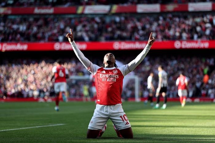Arsenal nhút nhát hay thiếu bản lĩnh tự vô địch?