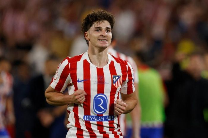 Arsenal phải chọn Alvarez thay vì tiếc tiền