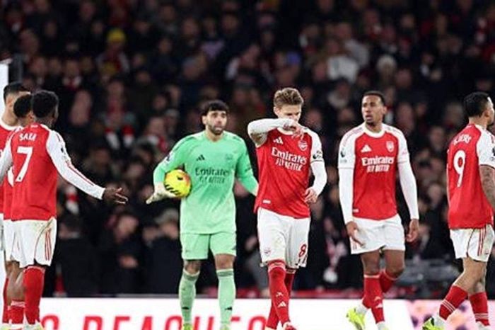 Arsenal phơi áo trước Man United: Gáo nước lạnh cần thiết cho tham vọng vô địch