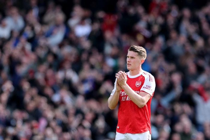 Arsenal sụp đổ, Henry gọi là 'đáng xấu hổ'