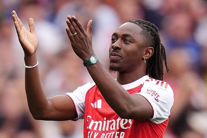 Arsenal tá hỏa với chấn thương của Eze