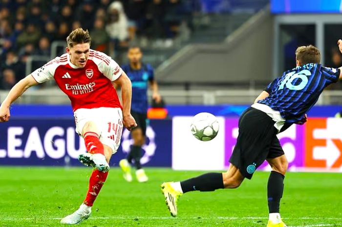 Arsenal thăng hoa ở Champions League