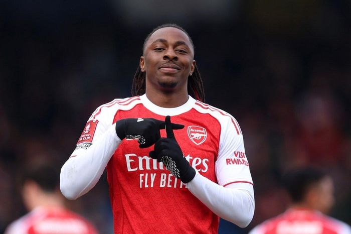 Arsenal thắng hú vía ở FA Cup