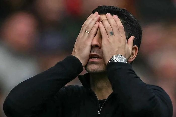 Arsenal thua sốc, cửa đua vô địch cho Man City lại rộng mở