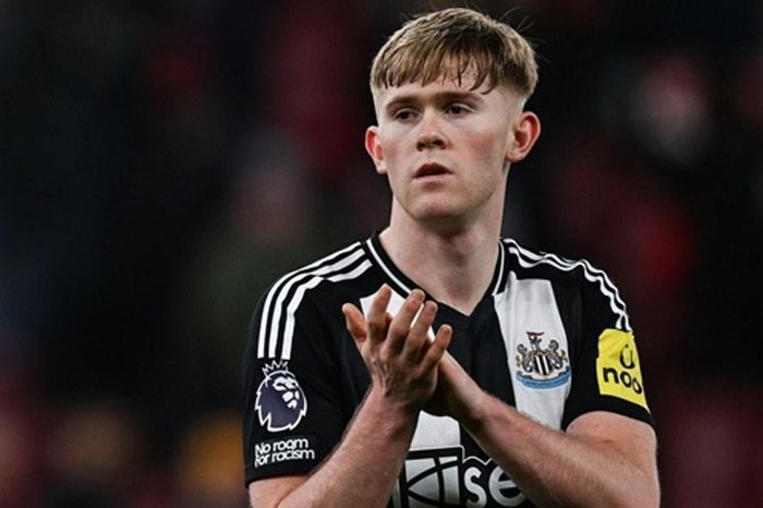 Arsenal và Chelsea gia nhập cuộc đua chiêu mộ Lewis Hall, Liverpool tranh David Raum