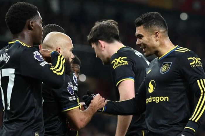 Arsenal và Man City sa sút: Manchester United và kịch bản lội ngược dòng 12 điểm