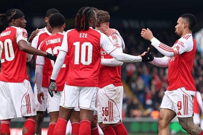 Arsenal vào tứ kết FA Cup sau chiến thắng nhọc nhằn 2-1 trước Mansfield Town