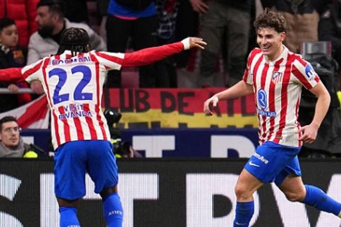 Atletico Madrid đè bẹp Barcelona 4-0: Song tấu Alvarez và Lookman phơi bày tử huyệt của Hansi Flick