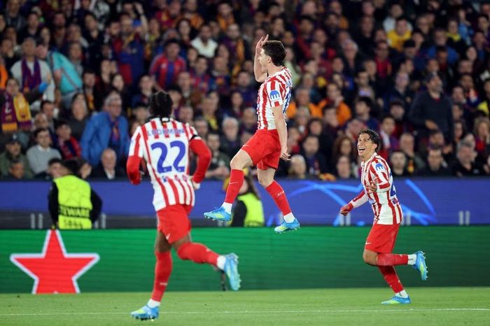 Atletico thắng Barcelona vì dám thua đúng lúc