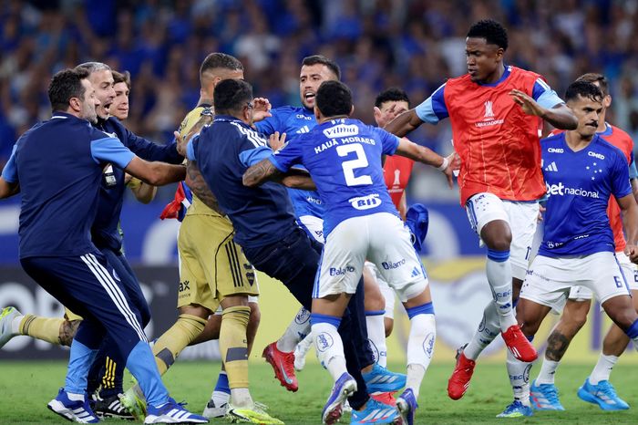 Ẩu đả bùng phát ở bóng đá Nam Mỹ