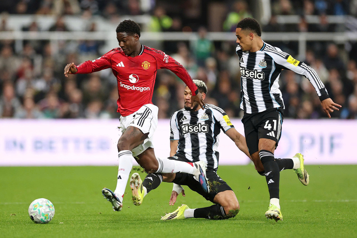 Bài toán hàng công khó giải của Manchester United