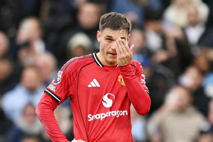 Bản hợp đồng thảm họa khiến MU phải vung tiền chuyển nhượng