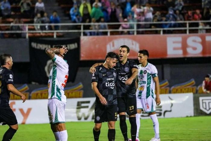 Bàn thắng khó tin sau cú sút 11m hỏng ăn