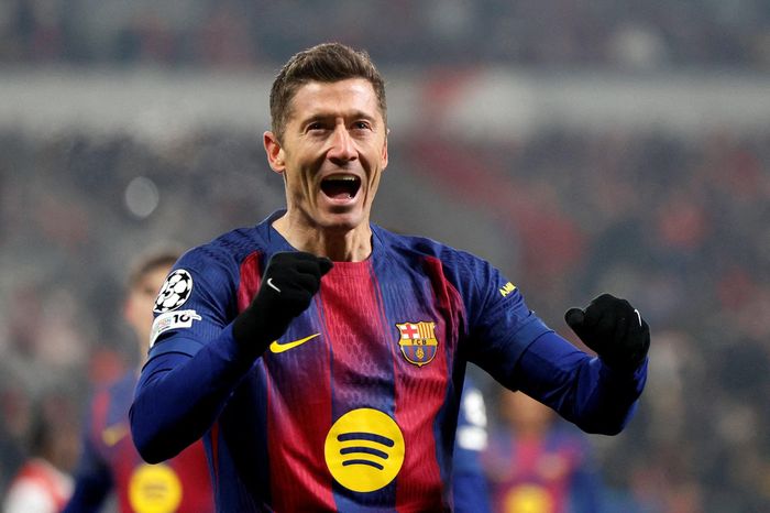 Bàn thắng lịch sử của Lewandowski ở Champions League
