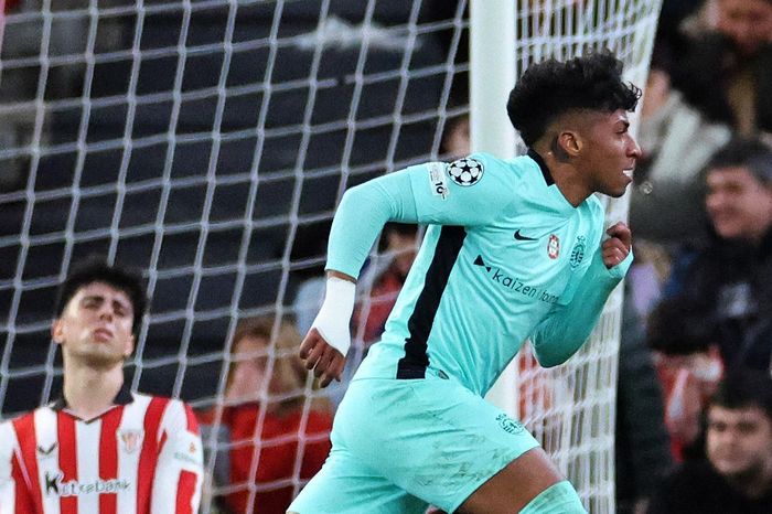 Bàn thắng phút 90+4 làm đảo lộn trật tự Champions League