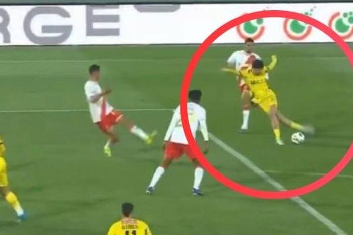 Bàn thắng rabona gây ngỡ ngàng từ ngoài vùng cấm