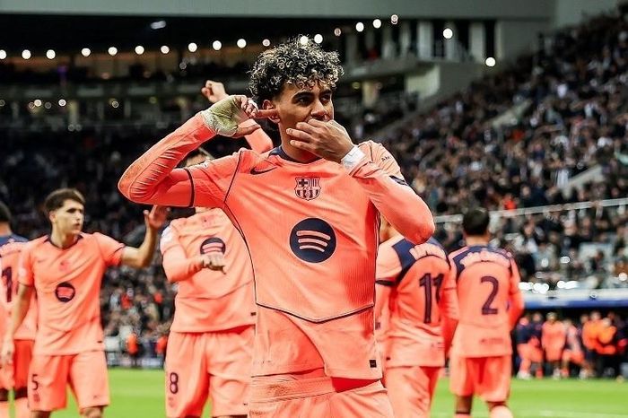 Barca bị chê tơi tả, Hansi Flick nhận sai và hứa chắc nịch