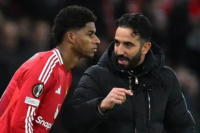 Barca chiêu mộ tiền đạo ghi 157 bàn của Man United