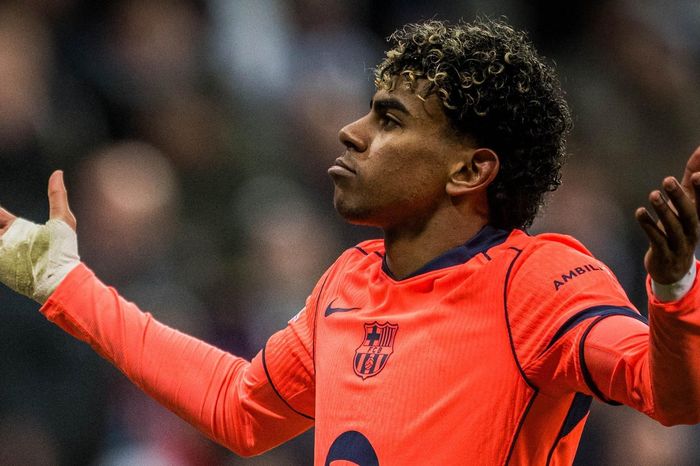 Barca thoát khỏi 'địa ngục' Newcastle: Ánh sáng Lamine Yamal