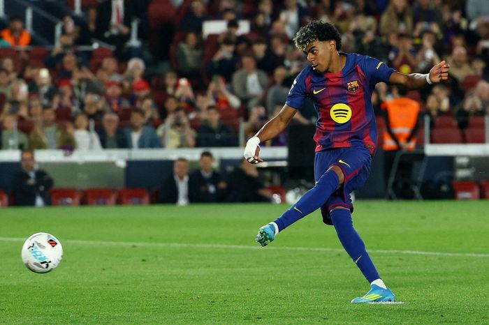 Barcelona run sợ vì cú ngã của Lamine Yamal