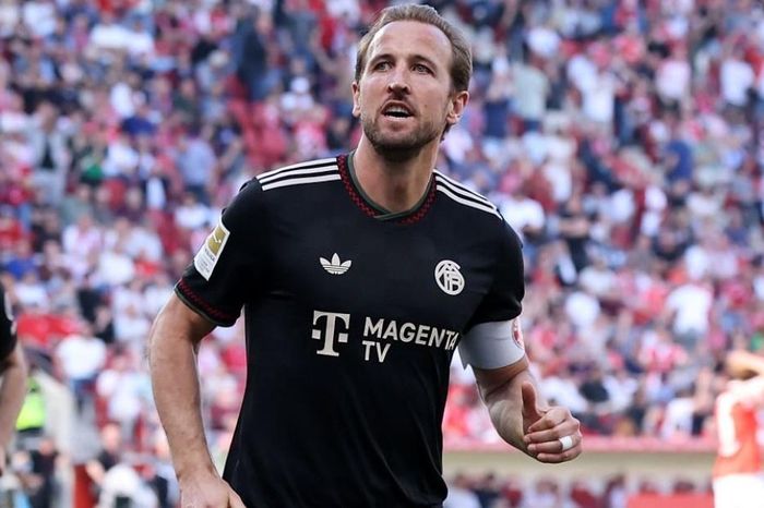 Bayern lội ngược dòng khó tin