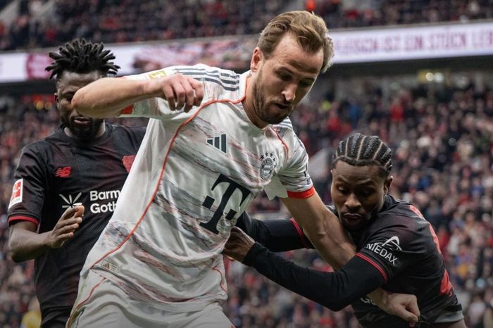 Bayern Munich đá với 9 người vẫn giật điểm trước Leverkusen
