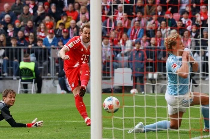 Bayern Munich duy trì khoảng cách với Borussia Dortmund