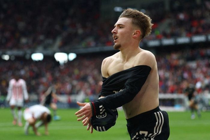 Bayern Munich ngược dòng điên rồ