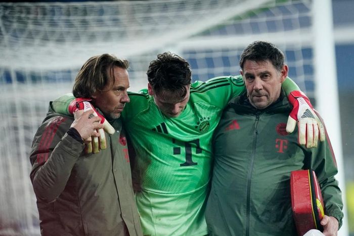 Bayern rơi vào khủng hoảng thủ môn