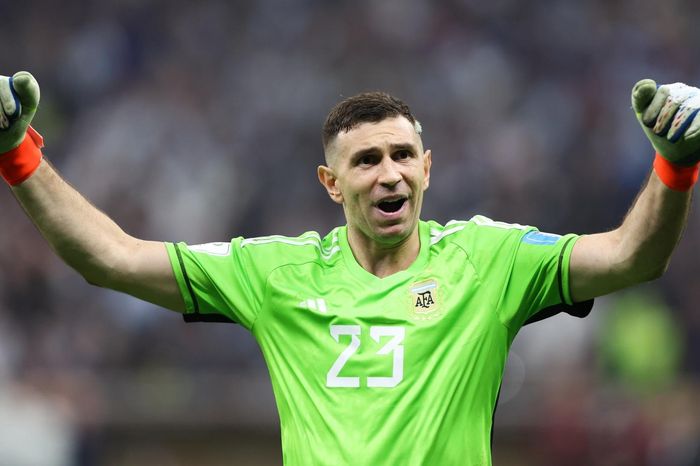 Bến đỗ bất ngờ cho Emiliano Martinez