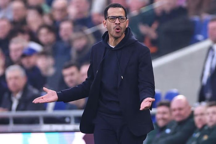 Bên trong vụ sa thải Rosenior và lập trường của Chelsea về HLV mới