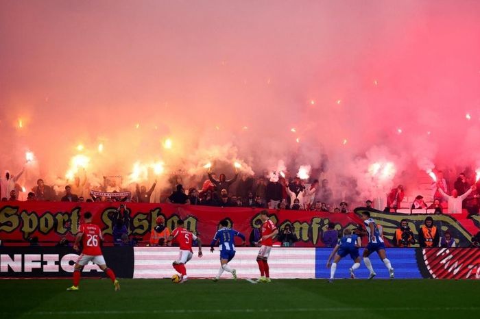 Benfica bị UEFA trừng phạt