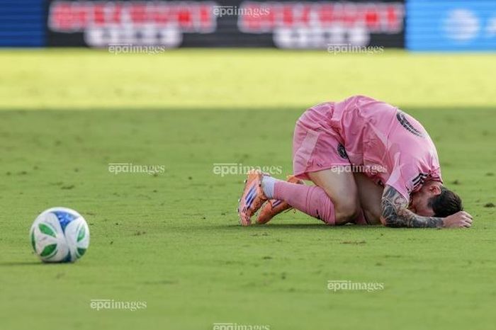 Bị chấn thương phải nghỉ thi đấu, Messi lên tiếng xin lỗi