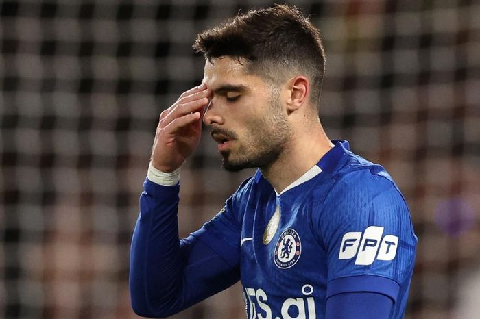 Bị loại khỏi cúp C1 châu Âu, Chelsea gặp thêm khó khăn trong cuộc đua với MU