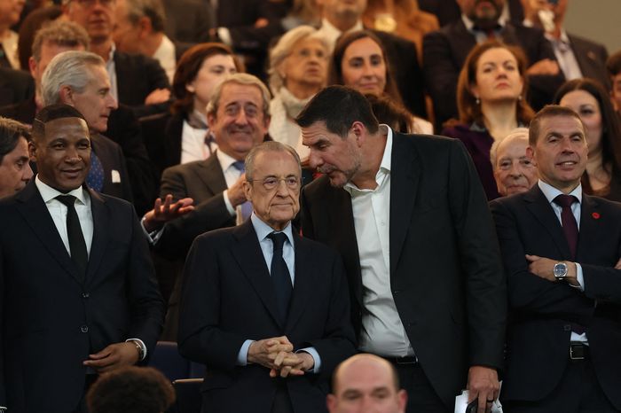 'Bố già' Perez xuống phòng thay đồ sau cú sốc của Real Madrid