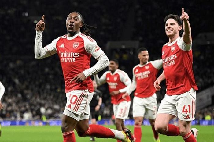 Bóng đá châu Âu tăng nhiệt, cuộc đua vô địch bước vào giai đoạn bản lề