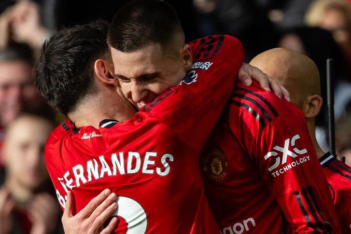 Bruno Fernandes tiết lộ Sesko không hài lòng