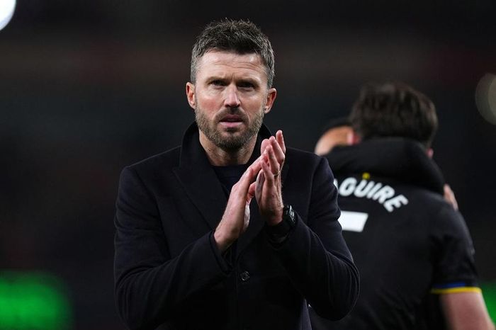 Các ngôi sao MU sững sờ trước Carrick
